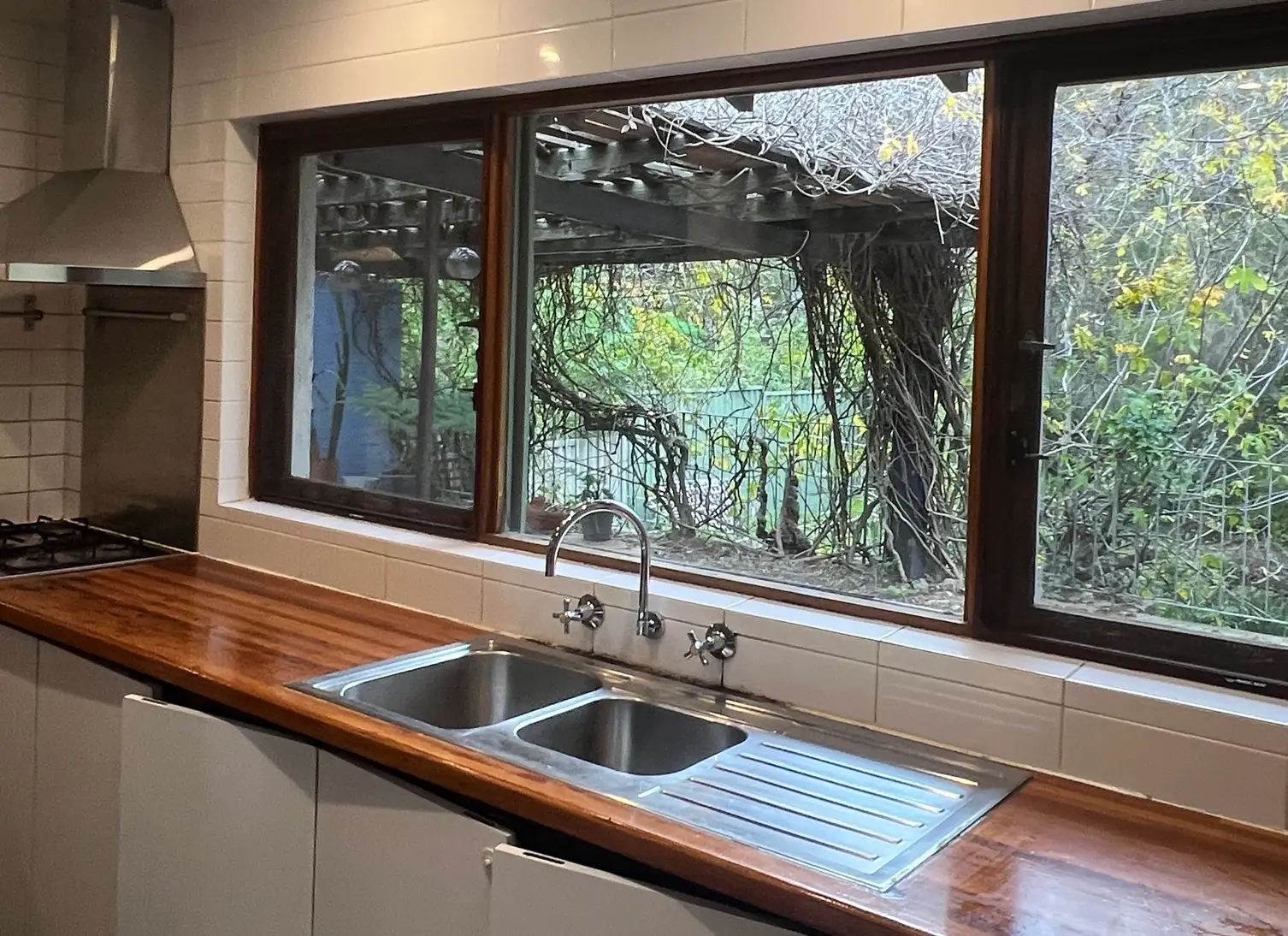 Window and kitchen Condition after bond cleaning in perth