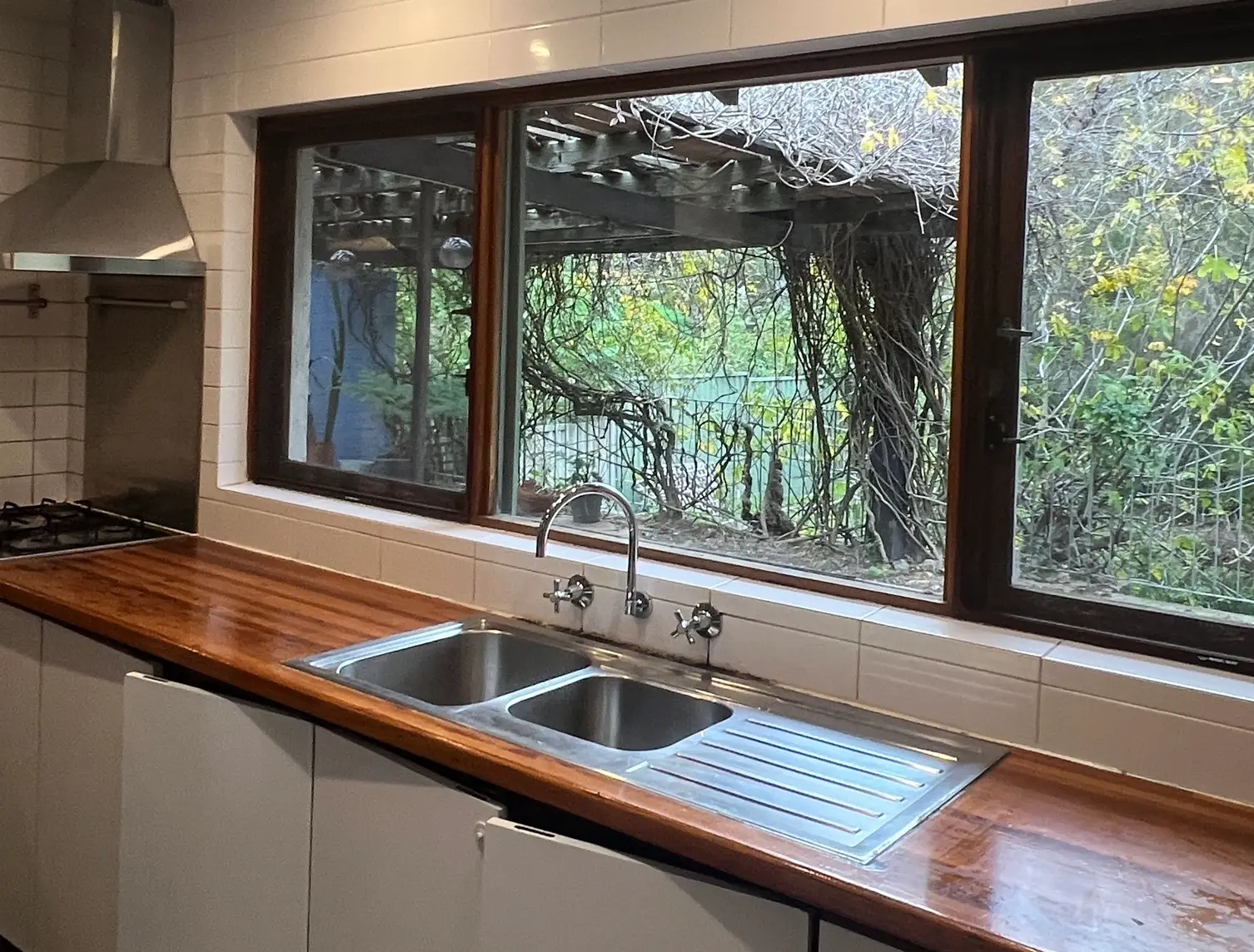 Window and kitchen Condition before bond cleaning in perth